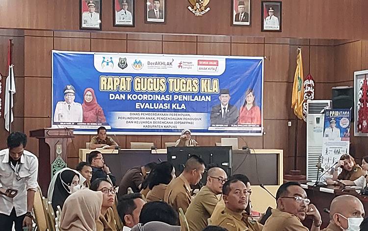 Suasana saat Rakor Gugus Tugas KLA Kabupaten Kapuas, bertempat di Aula Bappelitbangda setempat, Selasa, 2 April 2024. (FOTO: DODI)