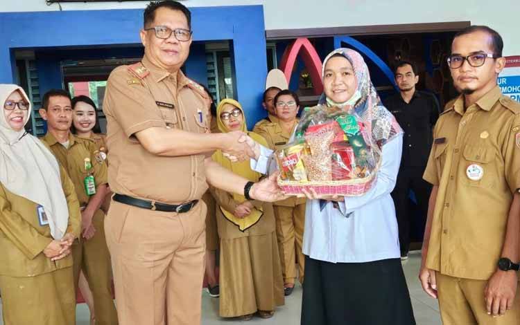 Dislutkan Kalteng Bagikan Bingkisan Lebaran Berkah