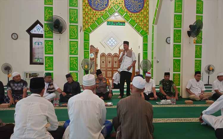 Pj Bupati Seruyan Safari Ramadan di Masjid Al Azhar Kuala Pembuang