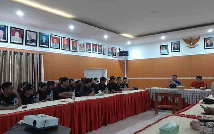 Diskusi Beasiswa TABE BERKAH, yang dilaksanakan di kantor Disdik Kalteng, Kamis, 4 April 2024 (FOTO: MARINI)