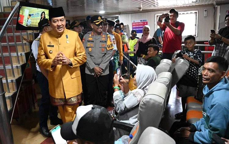 Pj Bupati Kobar Tinjau Arus Mudik di Pelabuhan Panglima Utar Pangkalan Bun