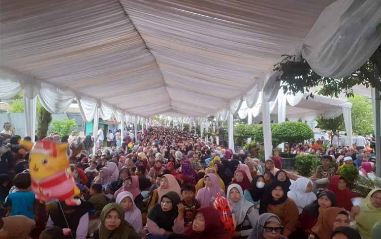 Antusias Warga Kobar Ikuti Bukber Bersama Owner CBI Group H. Abdul Rasyid AS