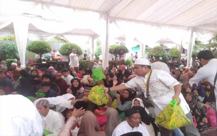 Bukber Owner CBI Group H. Abdul Rasyid AS Siapkan 10.000 Souvenir untuk Warga Kobar