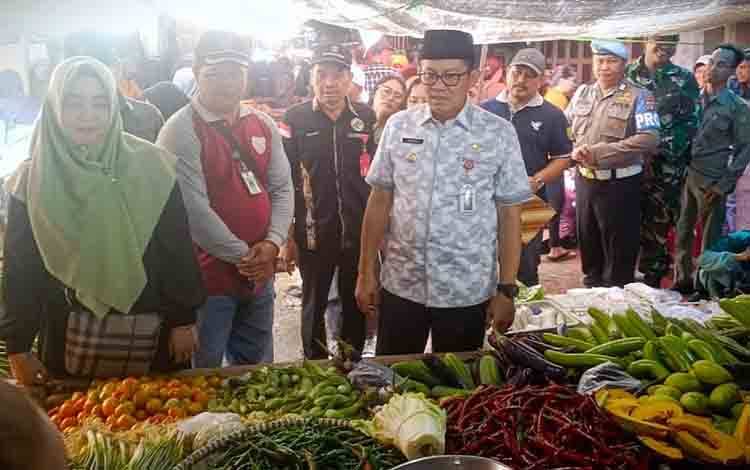 Pj Bupati Barito Timur Cek Ketersediaan Barang Kebutuhan Pokok Jelang Idulfitri