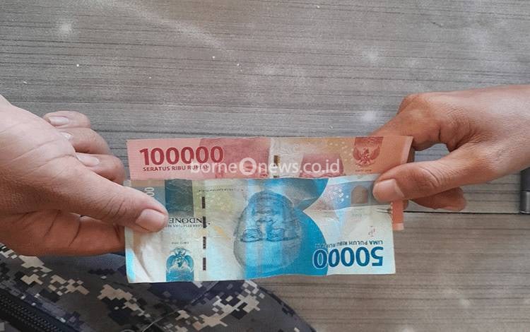Hati-Hati Uang Palsu Saat Bertransaksi Tunai