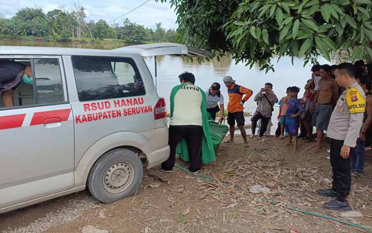 Mayat Tak Beridentitas Ditemukan Mengapung di Sungai Seruyan