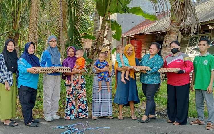 Camat Pematang Karau Salurkan Telasting untuk 15 Balita Rawan Stunting