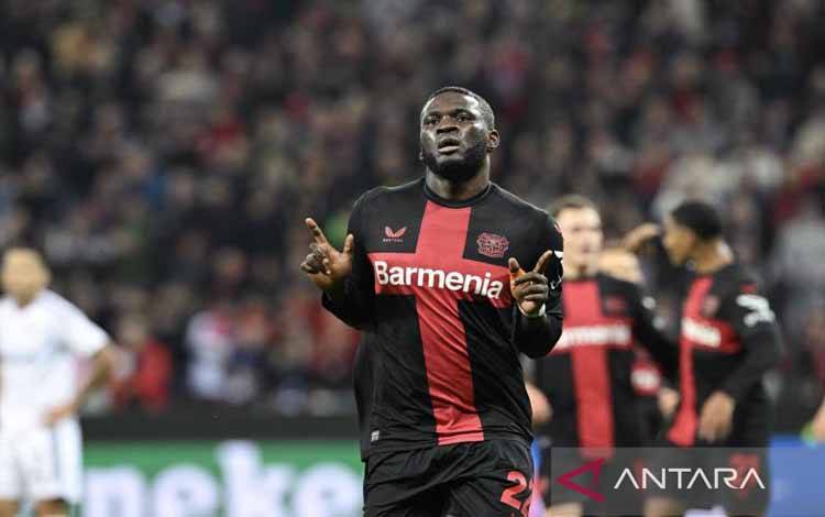 Penyerang Bayer Leverkusen asal Nigeria #22 Victor Boniface merayakan gol 3-1 dalam pertandingan sepak bola Grup H Liga Eropa UEFA antara Bayer 04 Leverkusen dan Qarabag FK di Leverkusen, Jerman barat pada 26 Oktober 2023. (ANTARA/AFP/Ina Fassbender)