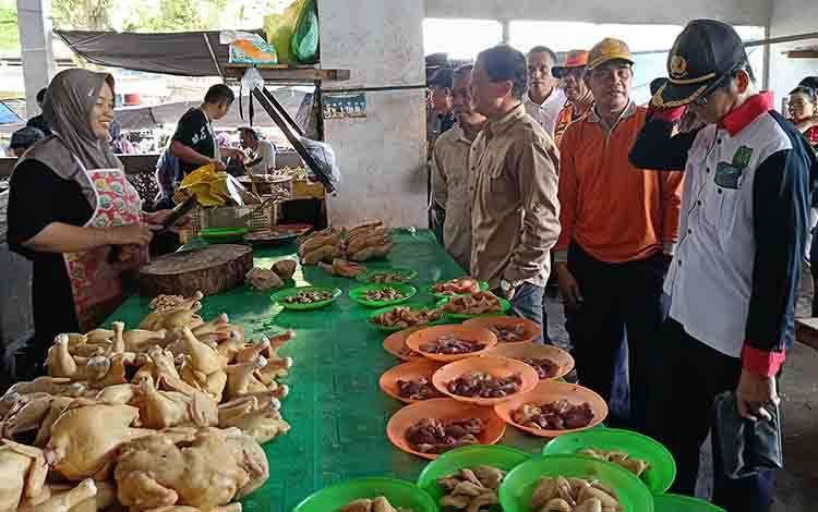Pengunjung Pasar Mingguan Tamiang Layang Meningkat 25 Persen Jelang Lebaran?