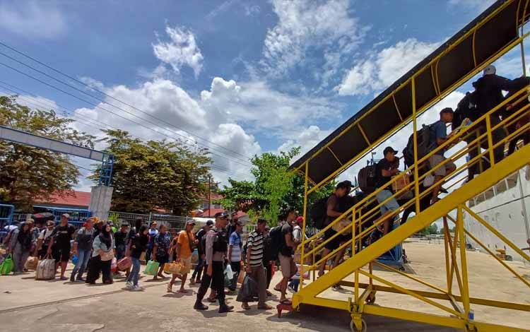 Jumlah Pemudik di Pelabuhan Sampit Alami Kenaikan
