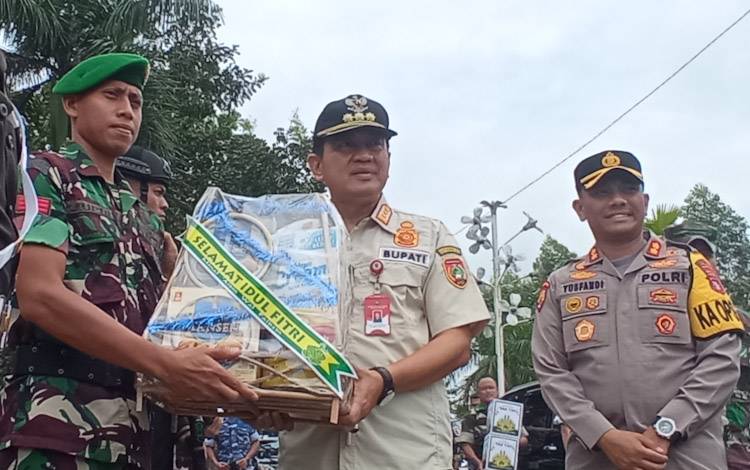 Pj. Bupati Kobar dan Rombongan Kunjungi Pos Terpadu Pengamanan Idul Fitri 1445 H