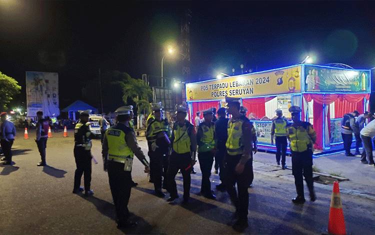 Puluhan Personel Polres Seruyan Amankan Kegiatan Takbir Keliling