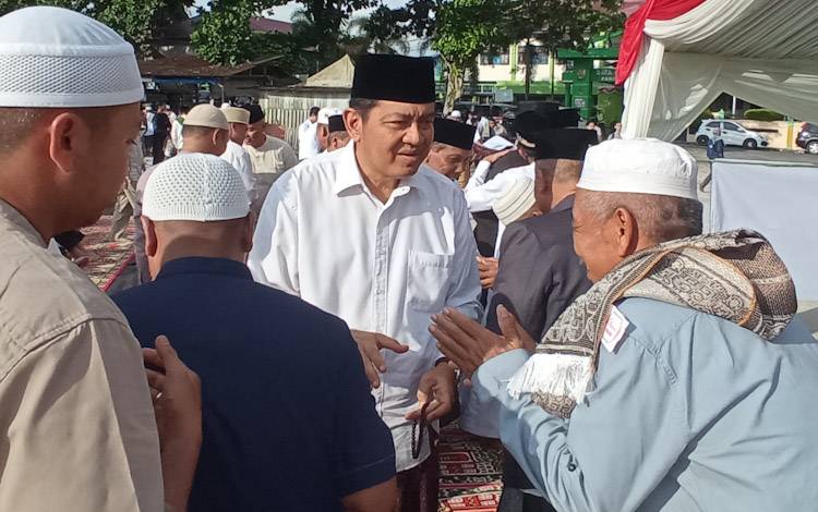 Pj. Bupati dan Pejabat Pemkab Kobar Ikuti Salat Idul Fitri di Lapamgan Termili