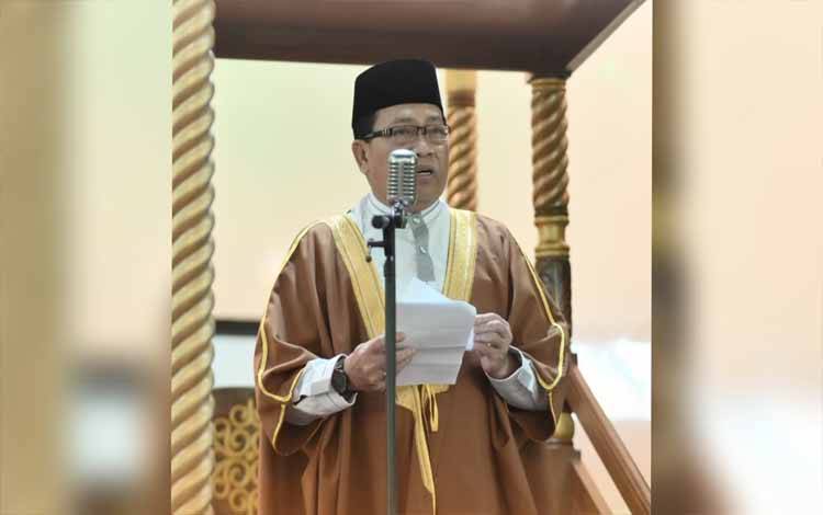 Pj Bupati Kapuas Jadi Khatib Salat Idul Fitri di Masjid Agung Al Mukarram