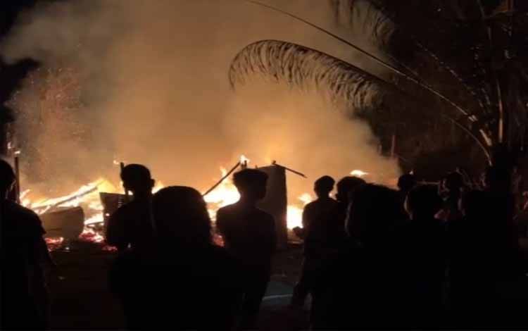 Malam Takbiran, Warga Karya Unggang Katingan Dihebohkan Kebakaran