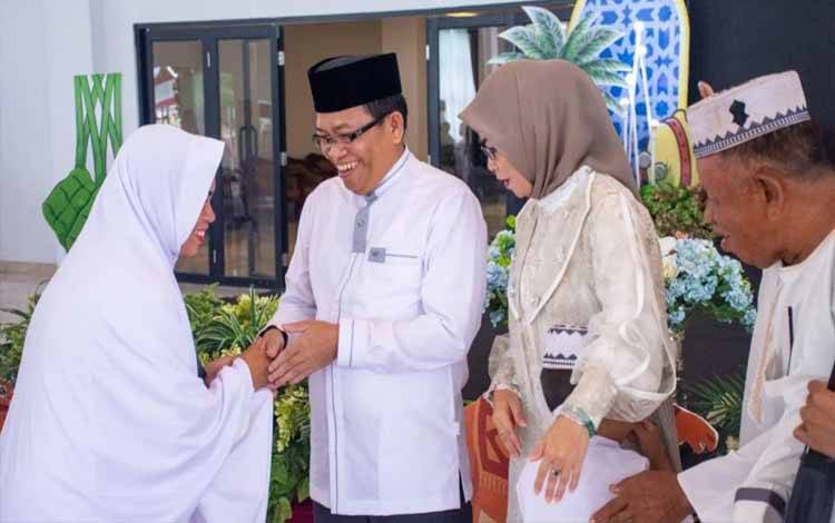 Pj Bupati Kapuas: Momen Idul Fitri 1445 H Jadi Sarana Rekatkan Tali Silaturahmi
