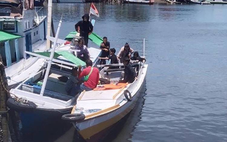TNI AL-Tim SAR Gabungan Evakuasi Korban Tenggelam