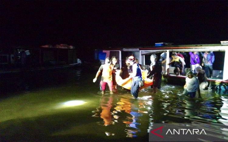 Basarnas Evakuasi Tiga Pemancing Tersambar Petir, Satu masih Hilang, Satu Meninggal