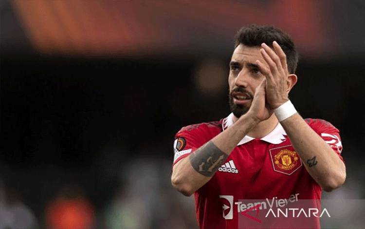 Bruno Fernandes Raih Penghargaan Pemain Terbaik Liga Inggris 2025/2026
