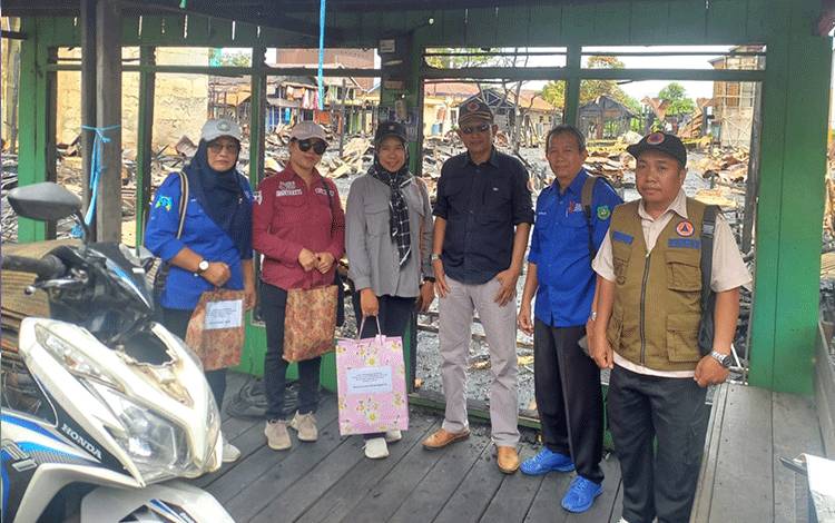 Legislator Kapuas Ini Apresiasi Dinas P3APPKB dan Forum Puspa Beri Bantuan Korban Kebakaran