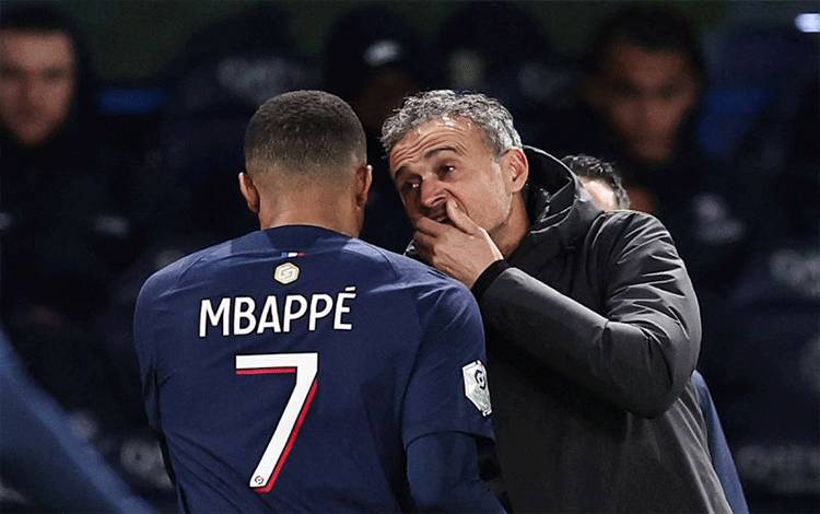 Luis Enrique Yakin PSG Bisa Menang di Markas Barcelona