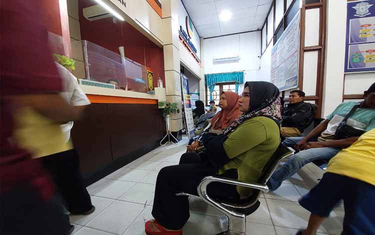 Pasca Libur Lebaran, Pelayanan di Samsat Kapuas Membludak