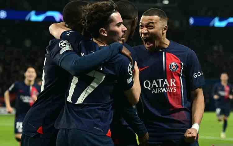 Foto arsip - Penyerang Paris Saint-Germain Kylian Mbappe melakukan selebrasi usai timnya mencetak gol ke gawang Barcelona pada laga pertama perempat final Liga Champions 10 April 2024. (ANTARA/AFP/MIGUEL MEDINA)