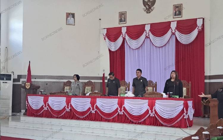 Situasi ketika rapat paripurna yang dilaksanakan di ruang sidang paripurna Selasa, 16 April 2024. (FOTO: RISKA YULYANA)