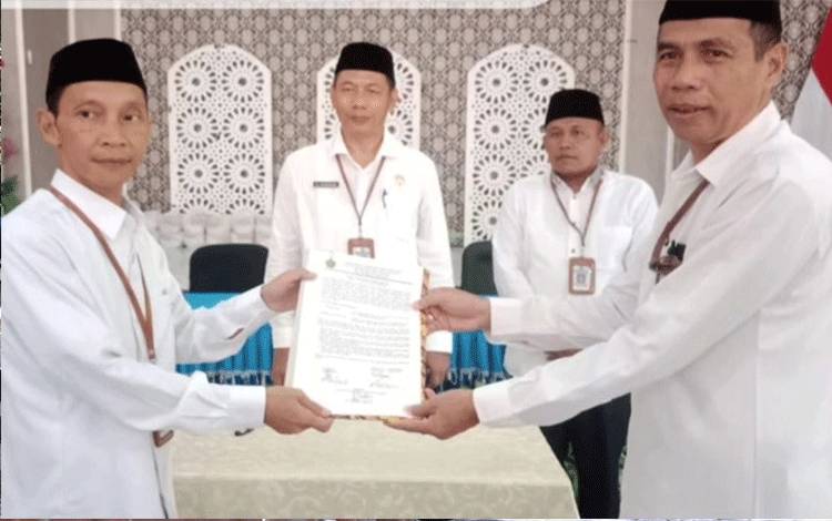 Jabatan Penyelenggara Zakat dan Wakaf Kemenag Kapuas Diserahterimakan