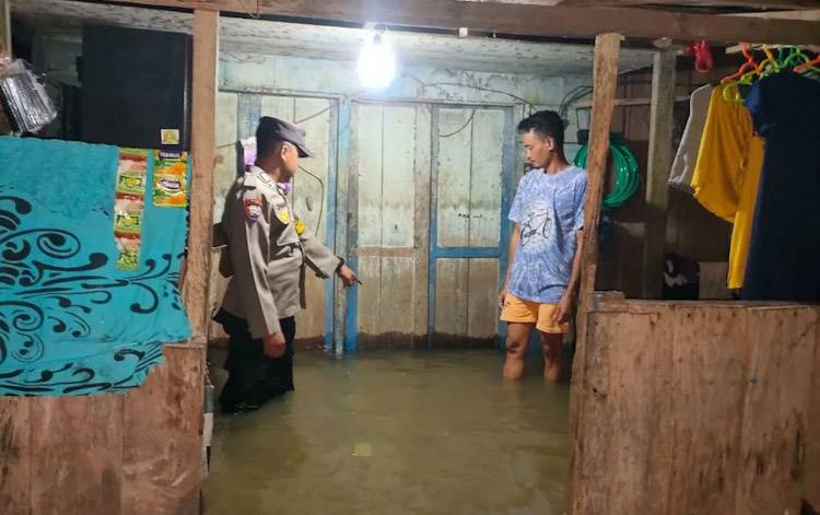 Debit Air Sungai Arut Meningkat, Desa Nanga Mua Terendam Banjir