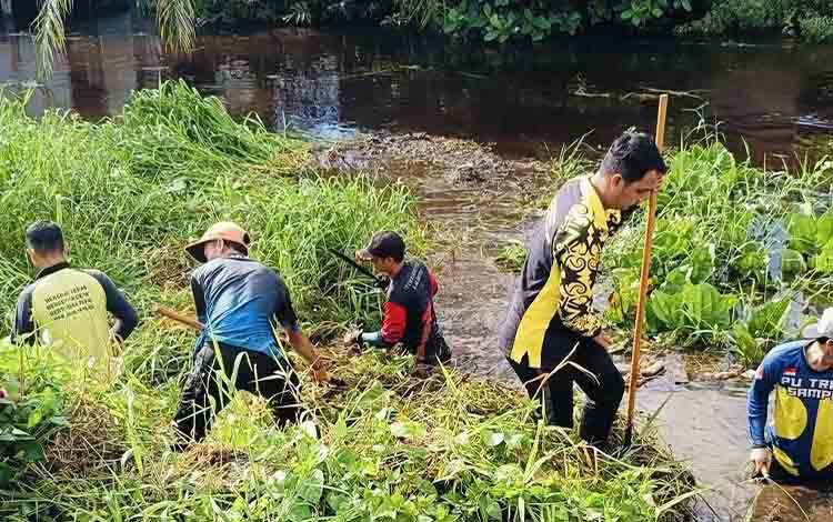 Pemkab Kotim Kerahkan Tim Gabungan untuk Normalisasi Sungai Mentawb?