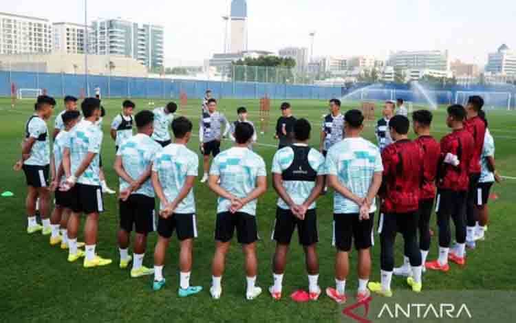 Erick Tegaskan Komitmen Perpanjang kontrak STY Jika Tembus Target