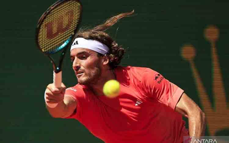 Tsitsipas Selamatkan Dua "Match Point" untuk Capai Semifinal Barcelona