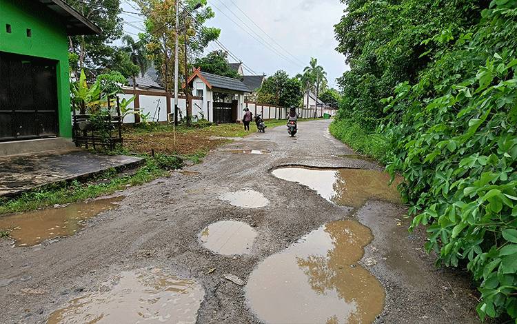 Jalan Rintis yang Menghubungkan Desa Matabu-Dorong Akan Diaspal Ulang Tahun ini