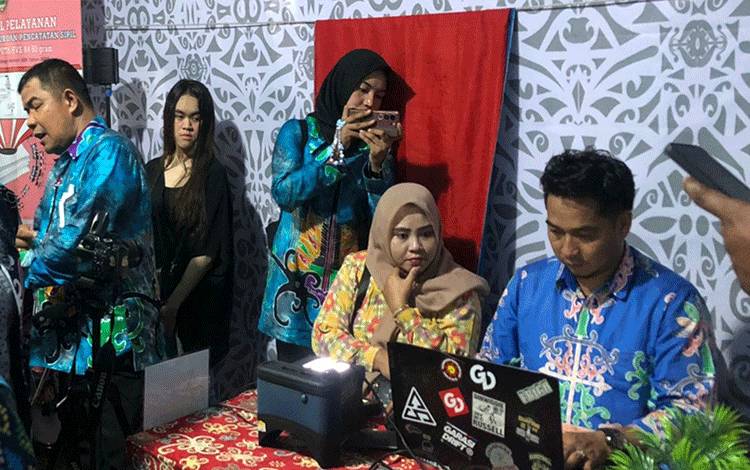 Stand Pelayanan Dukcapil di Area Kapuas Expo 2024 Ramai Dikunjungi Warga