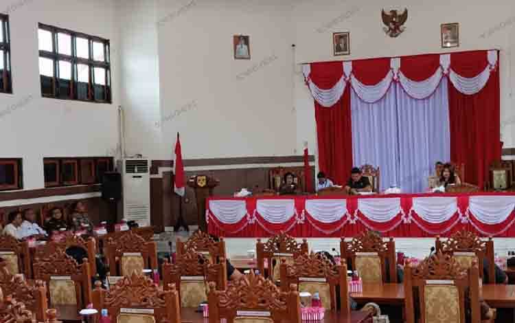 Wakil Ketua I DPRD Gunung Mas Pimpin Rapat Paripurna, Ini Agendanya