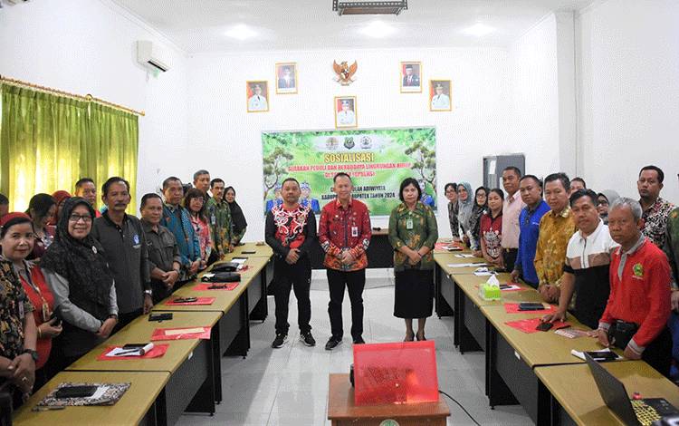 Suasana saat sosialisasi program GPBLHS digelar DLH Kapuas. (FOTO: IST)