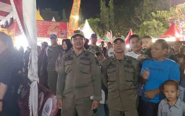 Personel Satpol PP dan Damkar Lakukan Pengamanan Rangkaian Kegiatan HUT Kapuas