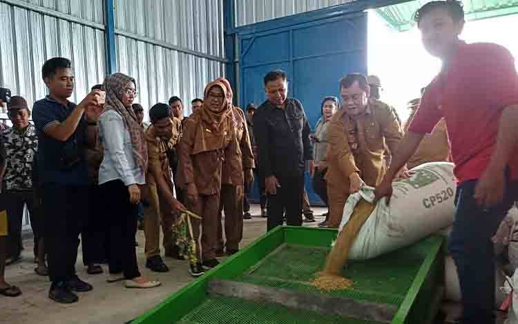 Bupati Kotim Resmikan Vertikal Dryer di Teluk Sampit