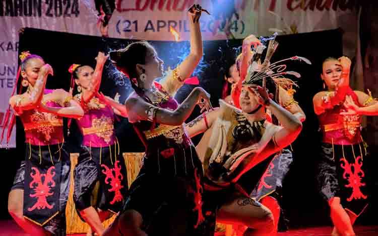 Ini Juara Lomba Tari Pedalaman pada Festival Seni Budaya Tingang Menteng Panunjung Tarung