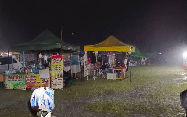 Hujan, Pembukaan Festival Budaya Marunting Batu Aji Sepi Pengunjung