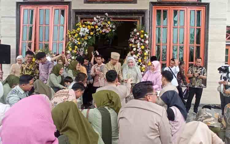 Pernikahan Riska Agustin, Putri H M Ruslan AS, Dihadiri Sejumlah Tokoh dan Pejabat Kalteng