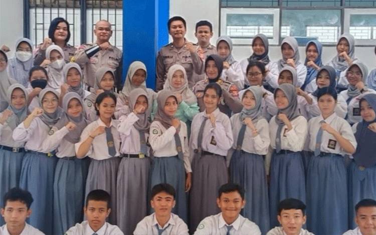 Ditlantas Polda Kalteng Gelar Dikmas Lantas di SMK Kesehatan Borneo Palangka Raya