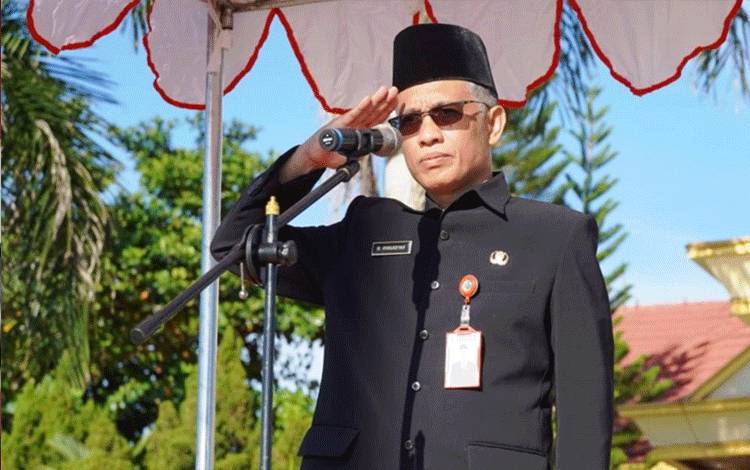 Sekda Kabupaten Lamandau Muhamad Irwansyah pimpin apel peringatan Hari Otonomi Daerah ke-XXVIII. (FOTO : HENDI NURFALAH)
