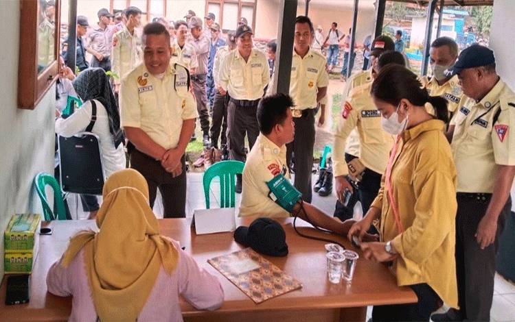 Penuhi Stok Darah di RSUD Lamandau, Karyawan Perusahaan Donor Darah