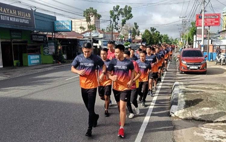 Tingkatkan Kebugaran Tubuh, Personil Kodim 1011 Kuala Kapuas Laksanakan Lari Pagi