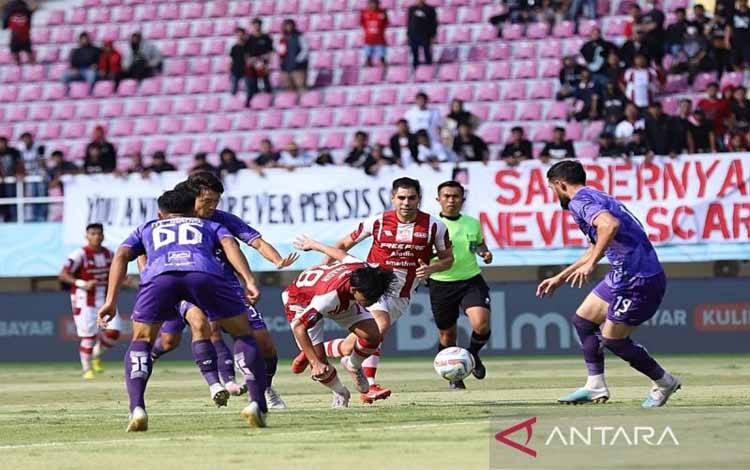 Persita Bungkam Persis 2-1 di Stadion Manahan