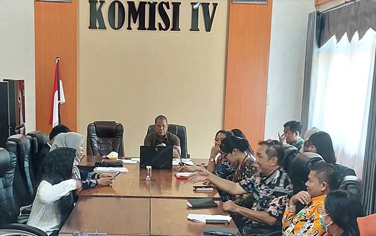 Pansus III DPRD Kapuas Rapat Bersama Mitra Kerja Bahas Dua Raperda Ini