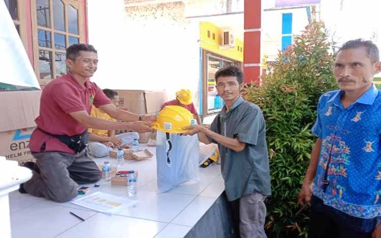 BUMDes BMJ Berikan APD Pada Peserta Pelatihan Best Management Practice
