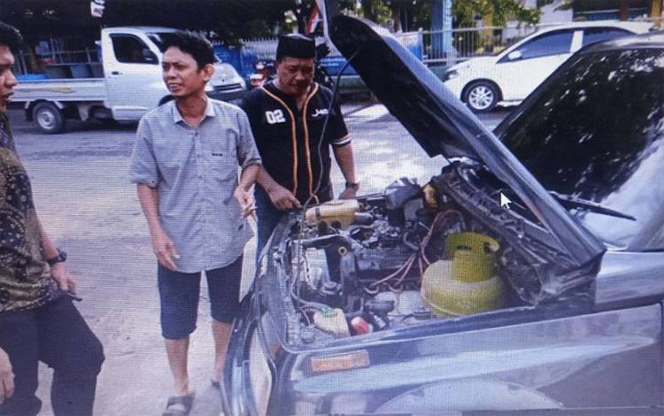 Pria ini Sukses Modifikasi Mobil BBM ke Gas Elpiji